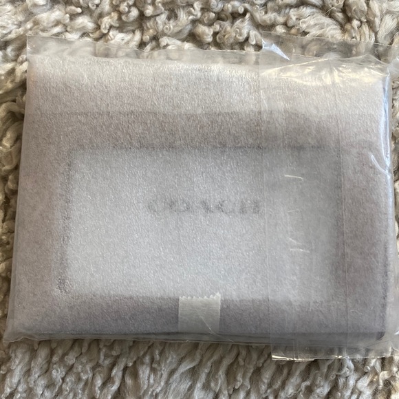 NWT Mauve Coach Mini Wallet with Keychain, still in packaging - Picture 4 of 6